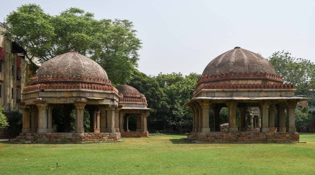 Dunia mere aage
