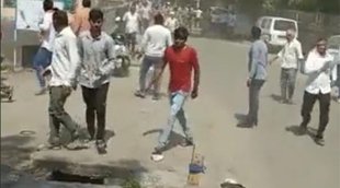 police lathicharge| gujrat| banaskatha|