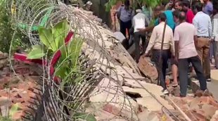 Noida News | Noida Wall Collapsed | Wall Collapsed in Noida | Jal Vayu Vihar |