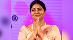 Anupriya Patel: सार्वजनिक मंच पर छलका अनुप्रिया पटेल का दर्द, जानिए योगी सरकार से क्यों हैं नाराज