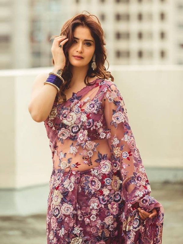 arti singh stylish look