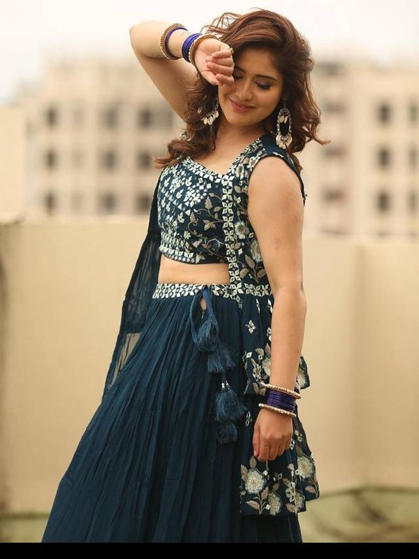 arti singh traditional look