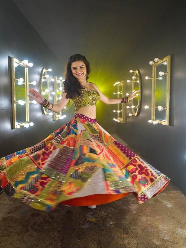 avneet kaur stylish look