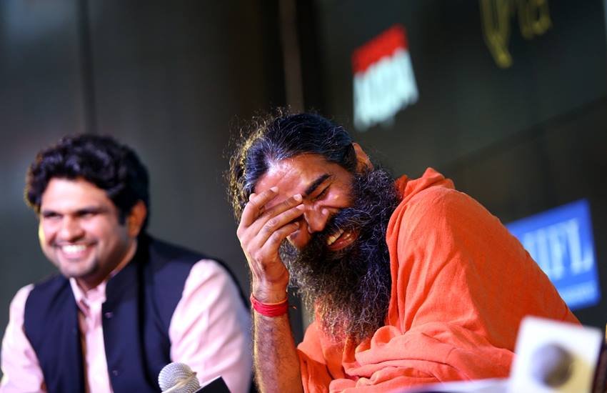 बाबा रामदेव (Baba Ramdev) योग के बहुत बड़े जानकार माने जाते हैं। देश दुनिया में योग को पॉपुलर करने में इनका बड़ा योगदान माना जाता है। रामदेव अकसर राजनीति को लेकर दिये गए अपने बयानों से भी चर्चा में रहते हैं। हाल ही में उन्होंने देश के कुछ चर्चित राजनेताओं को सलाह दी है कि उन्हें कौन सा आसन करना चाहिए। (Photo: Indian Express Archive)