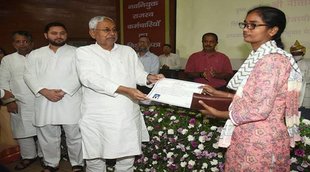Patna, Bihar, Revenue Worker
