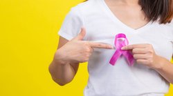 Breast Cancer : क्या त्वचा पर मौजूद तिलों के कारण महिलाओं को हो सकता है ब्रेस्ट कैंसर का खतरा? जानिए क्या है सच