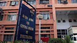 CBI Raids: JKSSB के पूर्व चेयरमैन, सीआरपीएफ अफसरों के परिसरों समेत 33 लोकेशन पर छापे मार रही सीबीआई