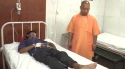 Lucknow Hotel Fire: लखनऊ में हजरतगंज इलाके के होटल में लगी भीषण आग, घायलों से मिले सीएम योगी