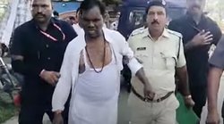 MP News: भ्रष्टाचार के मुद्दे पर भोपाल में बवाल, कांग्रेस विधायक ने की बैरिकेडिंग तोड़ने की कोशिश फटा कुर्ता, कमलनाथ बोले- शिवराज की नीयत सामने है