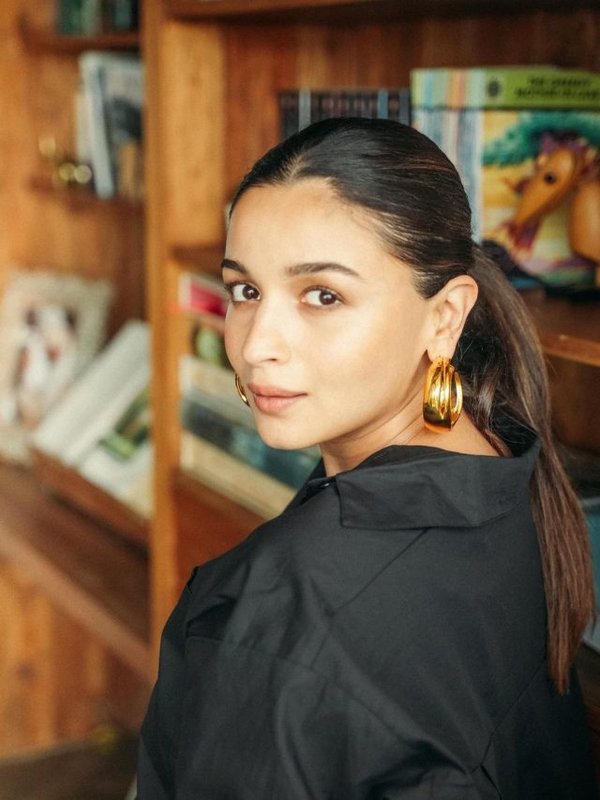 ALIA IN BLACK AVATAR