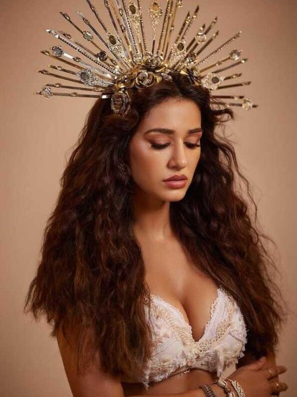 DISHA PATANI IN NEW PHOTOSHOOT LOOK