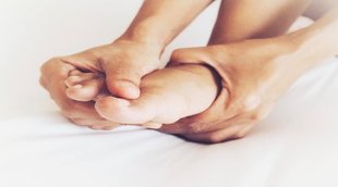 types of edema, symptoms of edema, swelling on top of foot, how to treat edema,