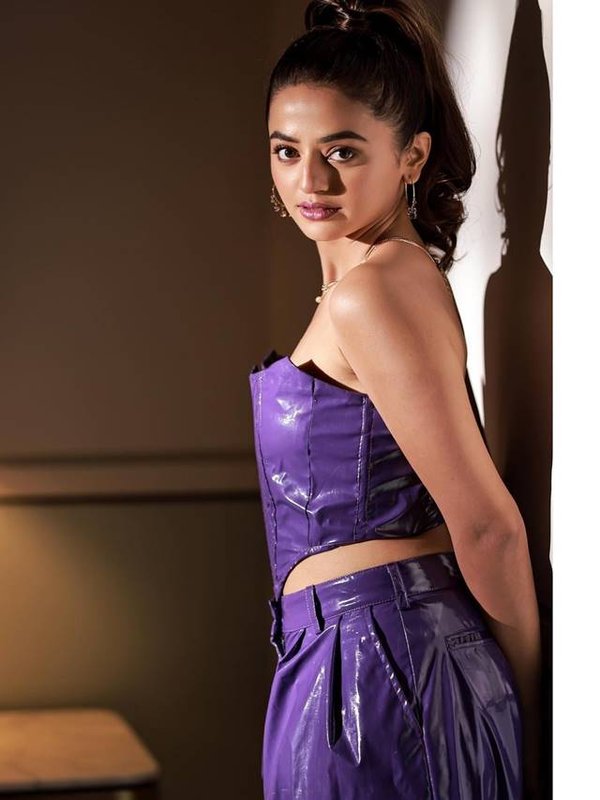 helly stylish look