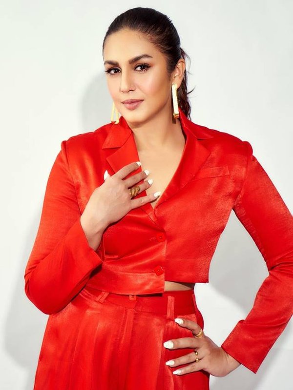 huma in red dress