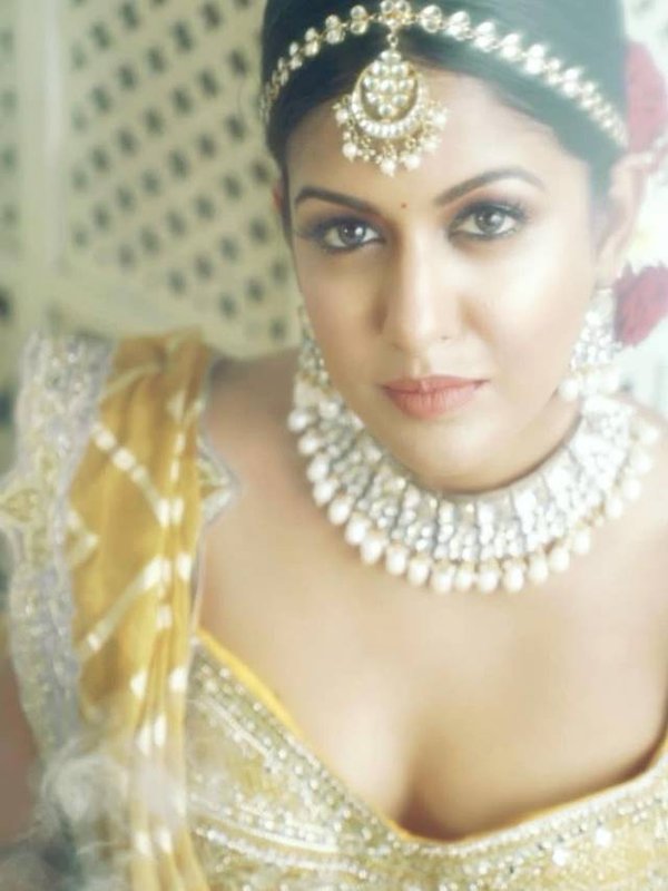 ishita durga puja look