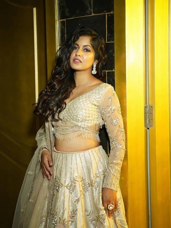 ishita stunning look