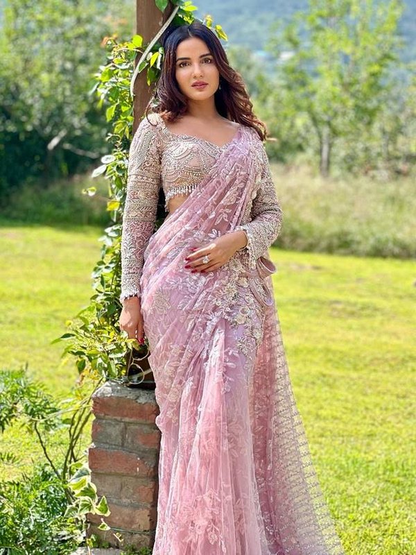 jasmin in saree