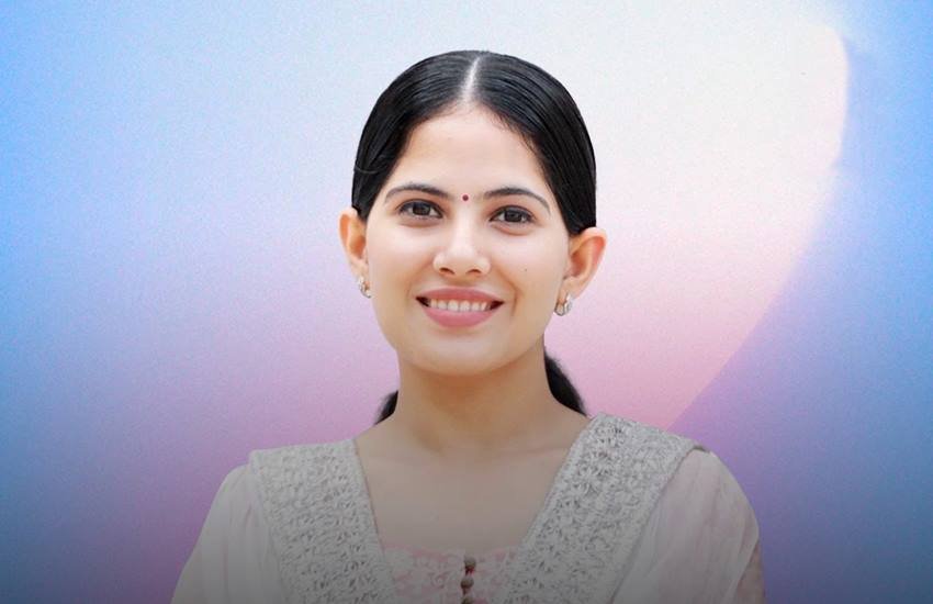 Jaya Kishori Motivational Quotes: जया किशोरी के भजन और प्रवचन काफी पसंद किये जाते हैं। उन्हें सुनने के लिए बड़ी संख्या में लोग इकट्ठा होते हैं। सोशल मीडिया के जरिए भी लोग जया किशोरी के साथ जुड़ते हैं। सोशल मीडिया में जया किशोरी अपने फॉलोअर्स को प्रेरित करने का काम भी करती हैं। उनके तमाम मोटिवेशनल कोट्स वायरल हैं। आइए देखें जया किशोरी के चंद वायरल मोटिवेशनल कोट्स:
