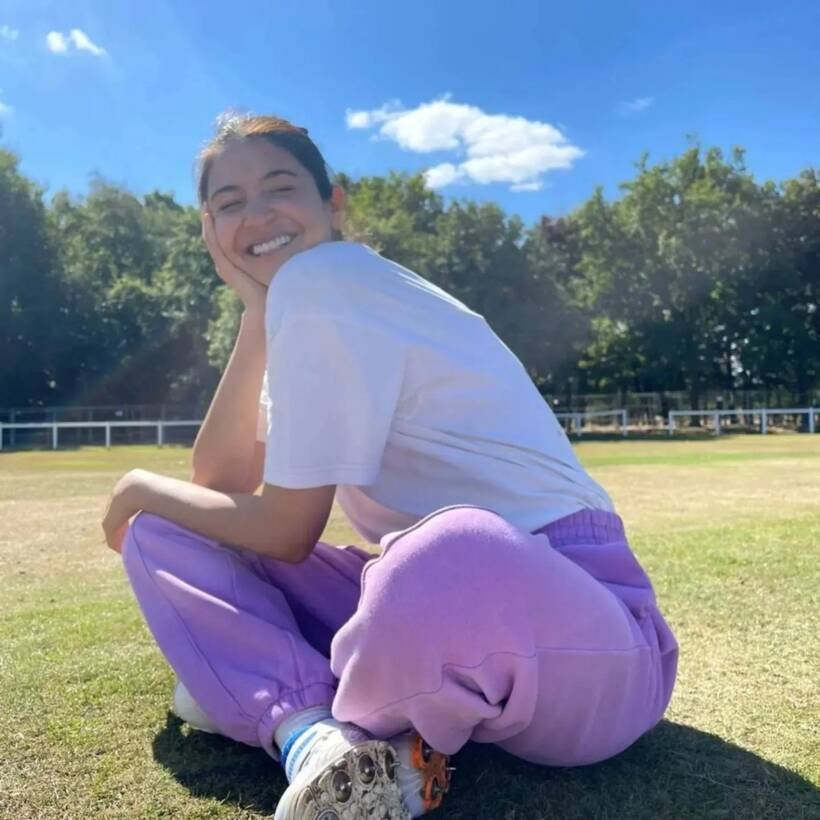 लंदन के लीड्स मैदान में बकायदा क्रिकेट की ट्रेनिंग भी ले रही हैं अनुष्का। (Photo: Anushka Sharma/Instagram)