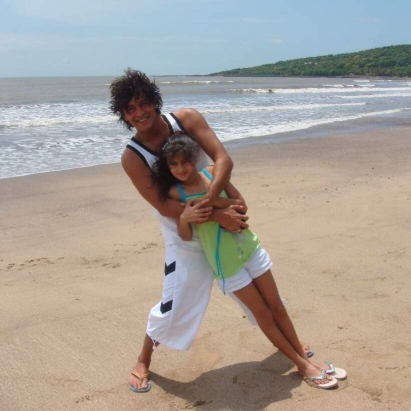 फोटो शेयर करते हुए अनन्या पांडे ने लिखा सबसे अच्छा व्यक्ति जिसे मैं जानती हूं आई लव यू डैडी कूल (Photo: Ananya Panday/Instagram)