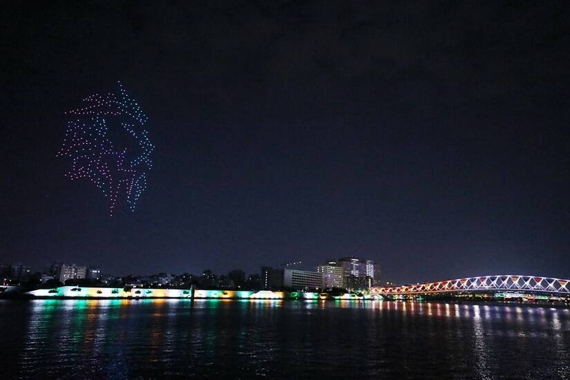 यह नजारा ड्रोन शो के दौरान का है।(Express photo by Nirmal Harindran)