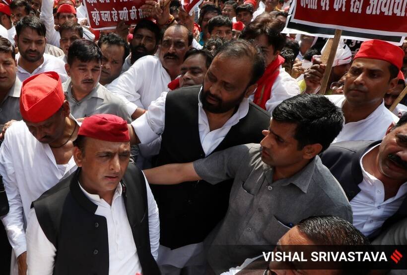 विरोध मार्च के दौरान सपा नेताओं ने कानून व्यवस्था, बेरोजगारी और किसानों की परेशानी का मुद्दा उठाया। (Express photo by Vishal Srivastav)