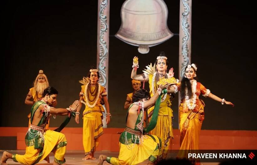 श्रीराम भारतीय कला केंद्र द्वारा आयोजित एक वार्षिक रामलीला शो'श्री राम' का 66 वां संस्करण, इस सोमवार 26 सितंबर से शुरू हो गया है और 22 अक्टूबर तक कोपरनिकस मार्ग, नई दिल्ली के केंद्र लॉन में चलेगा।(Express Photo by Praveen Khanna)