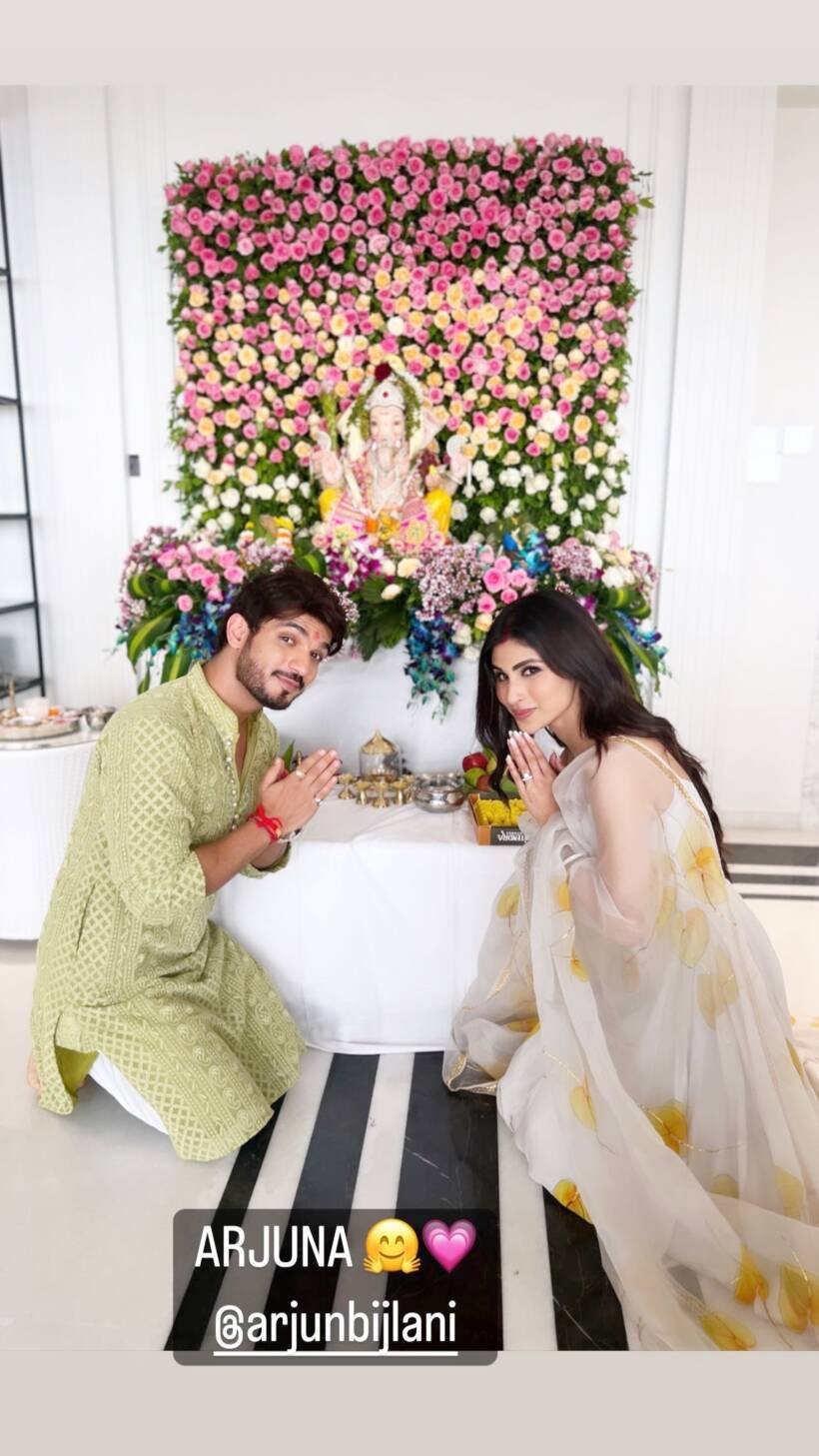 अर्जुन बिजलानी की बेस्ट फ्रेंड मौनी रॉय भी उनके नए घर पर पहुंचीं। (Photo: Mouni Roy/Instagram)