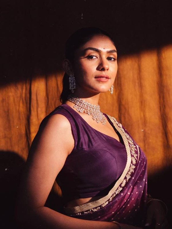 mrunal thakur in saree