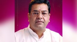 MP: कांग्रेस नेता ने अधिकारी को बताया मंत्री का टॉयलेट साफ करने वाला, जवाब में शिवराज के मंत्री ने कहा- खुद के गिरेबां में झांके