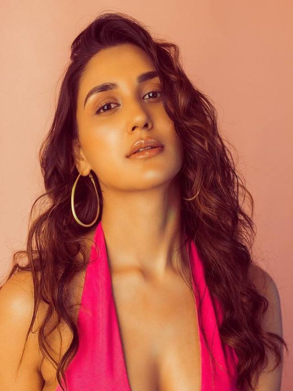 nikita stunning look