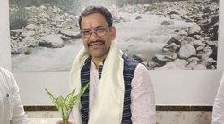 आजमगढ़ में सपा के 10 विधायक, सब निकम्मे हैं- टूटी सड़कों के सवाल पर बिफर पड़े ‘निरहुआ’