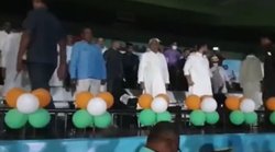 पटना: सीएम नीतीश कुमार के कार्यक्रम में 20 मिनट तक बिजली रही गुल, लोगों ने जलाई मोबाइल टॉर्च