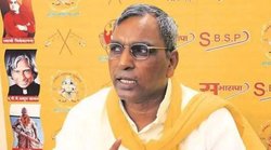 ओपी राजभर को फिर लगा बड़ा झटका, 45 कार्यकर्ताओं ने इस नेता के समर्थन में दिया इस्तीफा