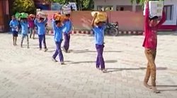 बिहार: सर पर क‍िताब ढोते बच्‍चों का वीड‍ियो वायरल, सरकारी स्कूल के दो हेडमास्टर निलंबित