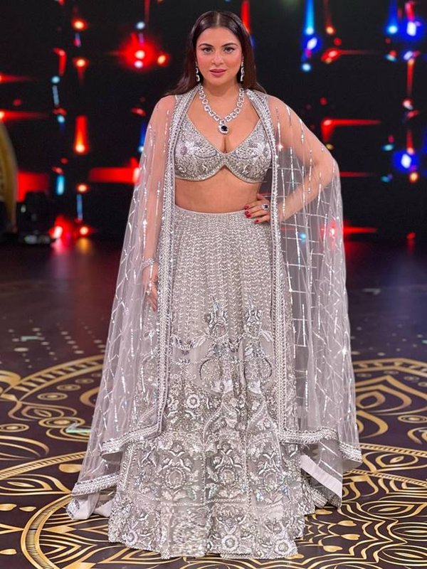 shradha arya ka style