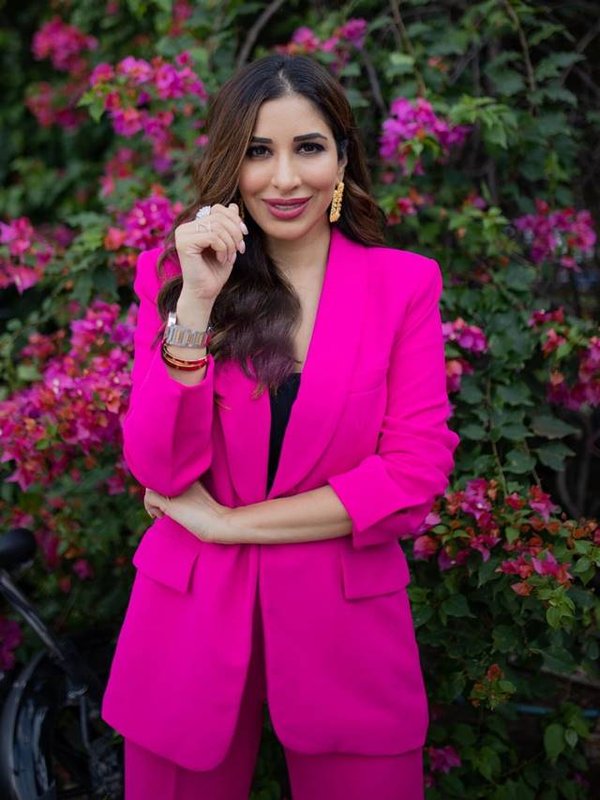 sophie stunning look