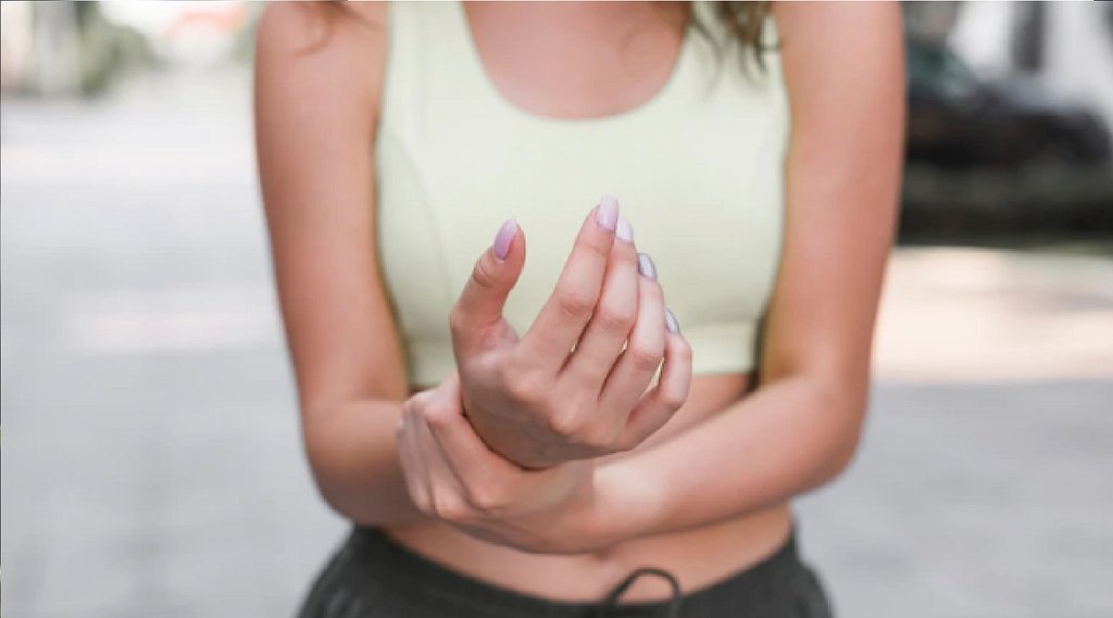 why hand and legs goes numb, use these precautions, tingling in hands and feet diabetes, symptoms of numbness,