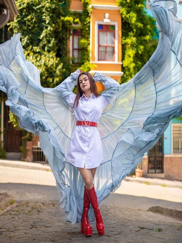 AVNEET KAUR IN SHORT SHIRT STYLE