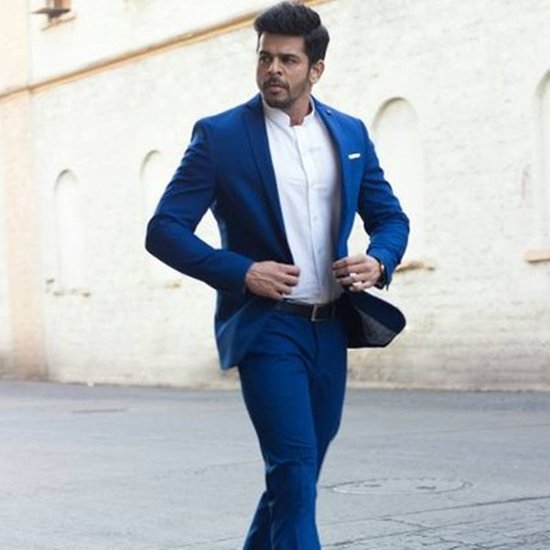 Ashish Gokhale: अक्षय कुमार की फिल्म गब्बर समेत कई टीवी सीरियल्स में नजर आ चुके एक्टर आशीष गोखले ने एमबीबीएस की पढ़ाई की है। वह कोंकण में प्रैक्टिस भी करते थे।