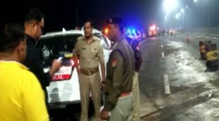 4 killed and 42 injured, Agra Lucknow Expressway, sleeper bus meets with accident