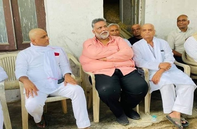 अखिलेश और शिवपाल यादव के साथ पूर्व सांसद पप्पू यादव। (All Photos: Samajwadi Party facebook Page)
