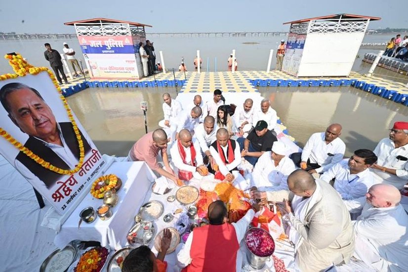प्रतीक ने आगे कहा- नेता जी ने पिता के तौर पर बहुत कुछ सिखाया है..बहुत कुछ दिया है। उनकी शिक्षा हमेशा हमारे साथ रहेगी।