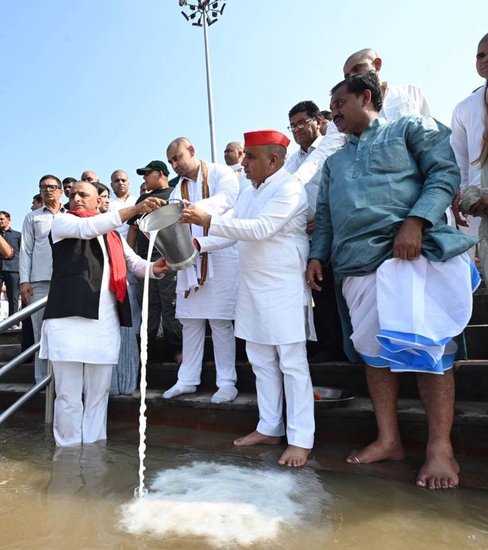 मुलायम सिंह के निधन पर प्रतीक यादव ने कहा - परिवार के साथ ही देश और प्रदेश का बड़ा नुकसान हुआ, हमने बहुत बड़े लीडर को खोया है, नेताजी को आज पूरा देश याद कर रहा है।