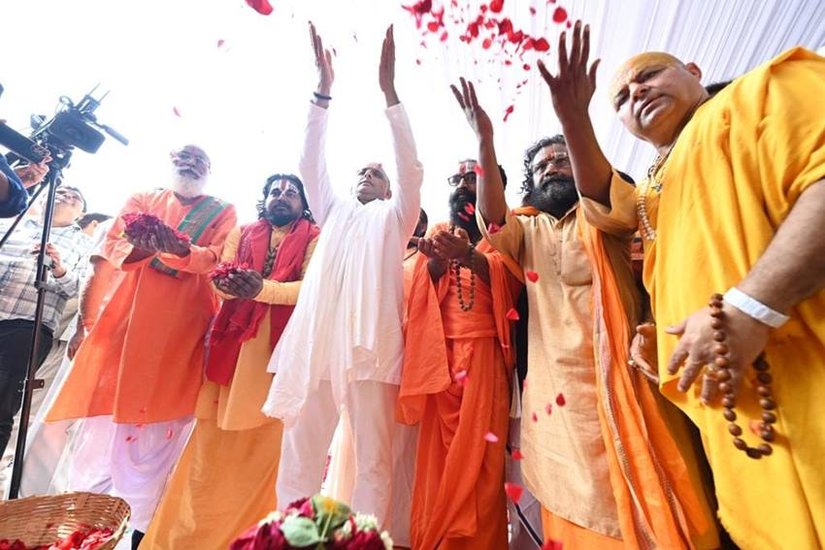 शांति पाठ के लिए काशी से ब्राह्मण बुलाए गए थे।