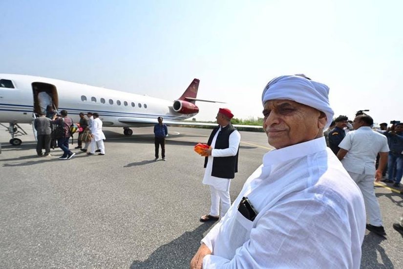 रामगोपाल और शिवपाल यादव के बीच भी लंबे समय से अनबन रही है। दोनों एक दूसरे के सामने आने बचते हैं।