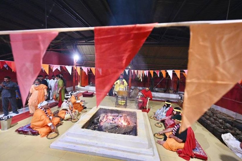 वृंदावन के संतों द्वारा अखिलेश यादव के लिए इस यज्ञ का इंतजाम किया गया था।
