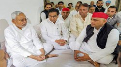 शिवपाल-अखिलेश के रिश्तों पर हुआ सवाल तो भड़के सपा प्रवक्ता, बोले- अभी तो नेताजी के चिता की राख भी ठंडी नहीं हुई…