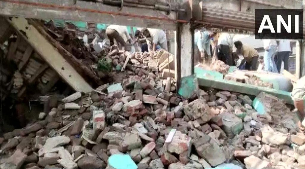 Maharashtra, Five people died, building collapsed Amravati