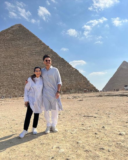 दोनों खुशहाल जीवन जी रहे हैं। दोनों के बच्चे भी एक्टर बन चुके हैं।